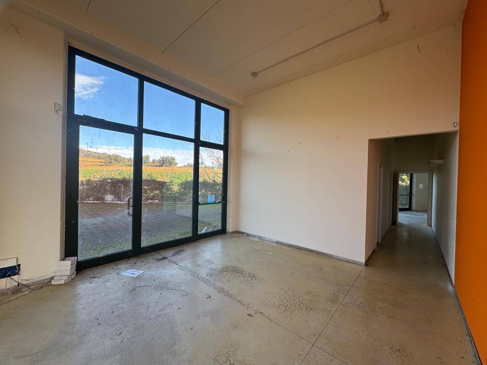 Locale commerciale - artigianale - uffici in affitto a Porto San Giorgio, Salvano