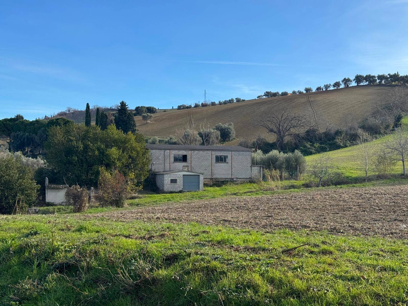 Terreno con accessorio in vendita a Fermo