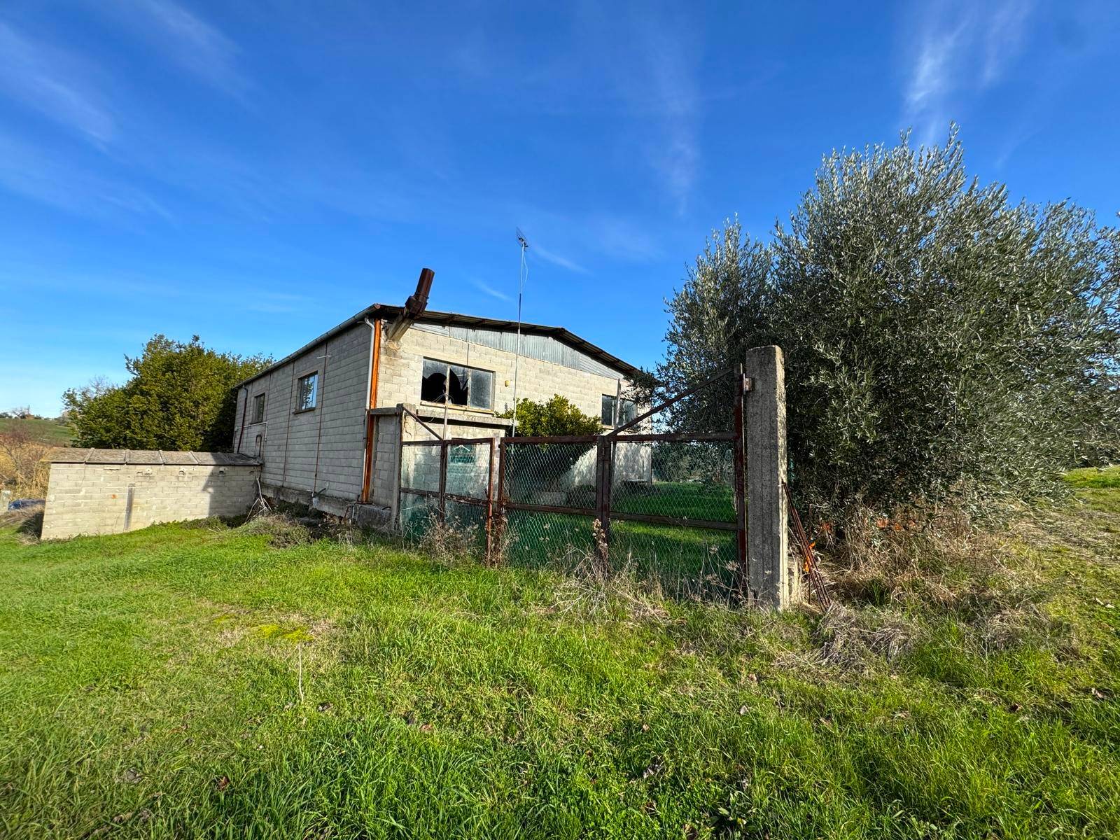 Terreno con accessorio in vendita a Fermo