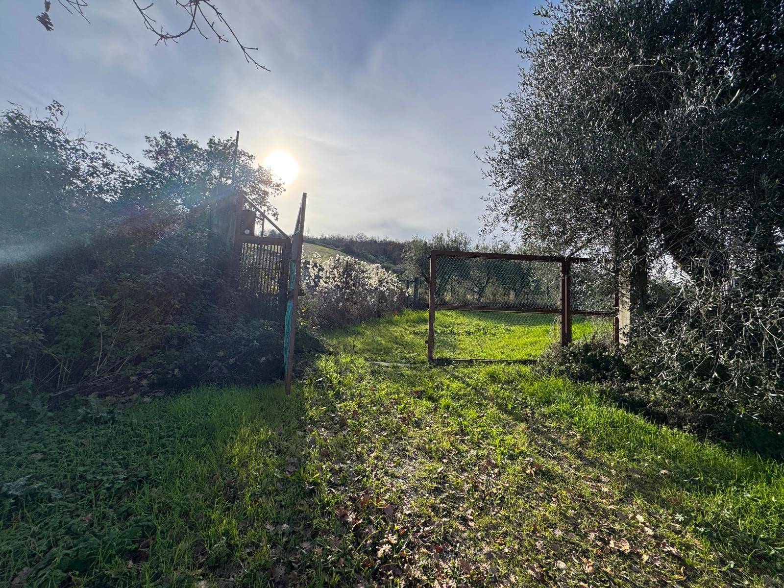 Terreno con accessorio in vendita a Fermo