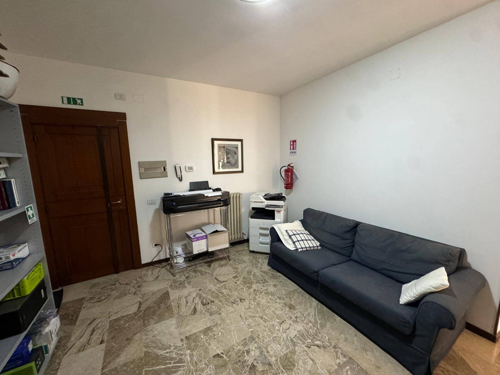 Locale commerciale - artigianale - uffici in vendita a Fermo, Viale Trento