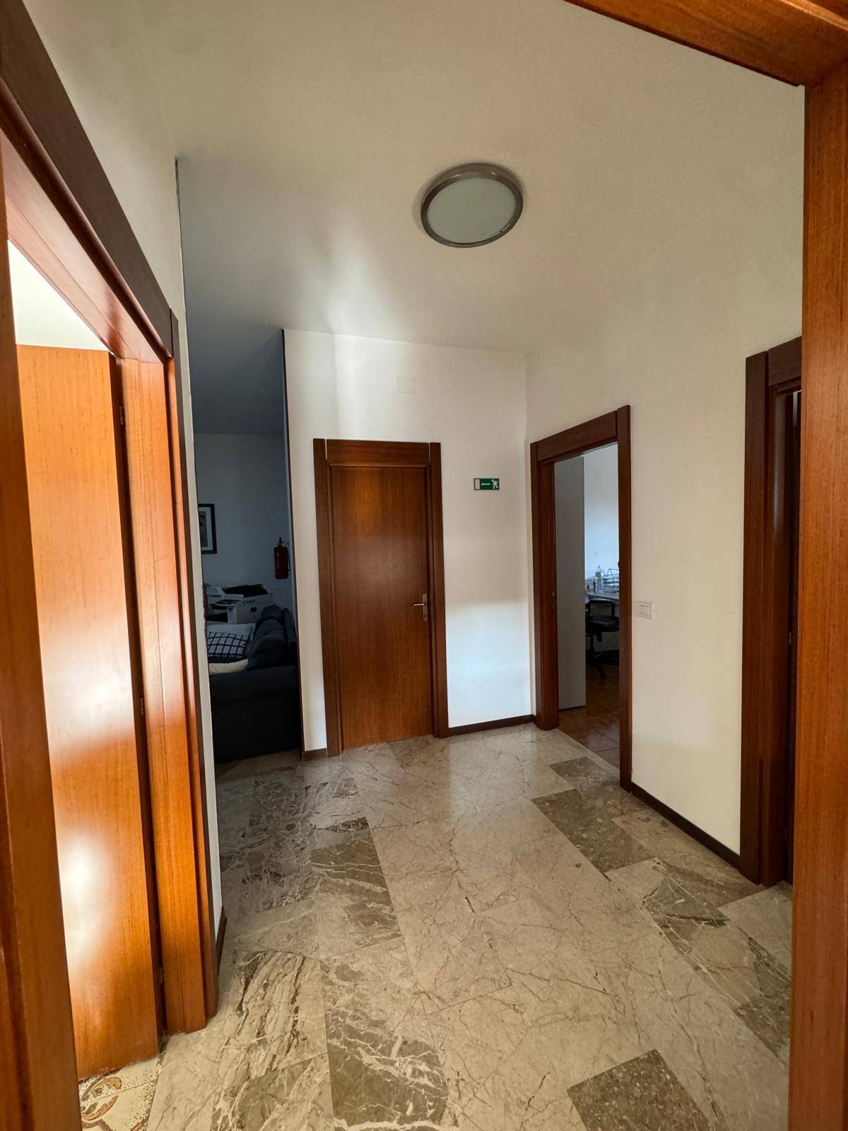 Locale commerciale - artigianale - uffici in vendita a Fermo, Viale Trento