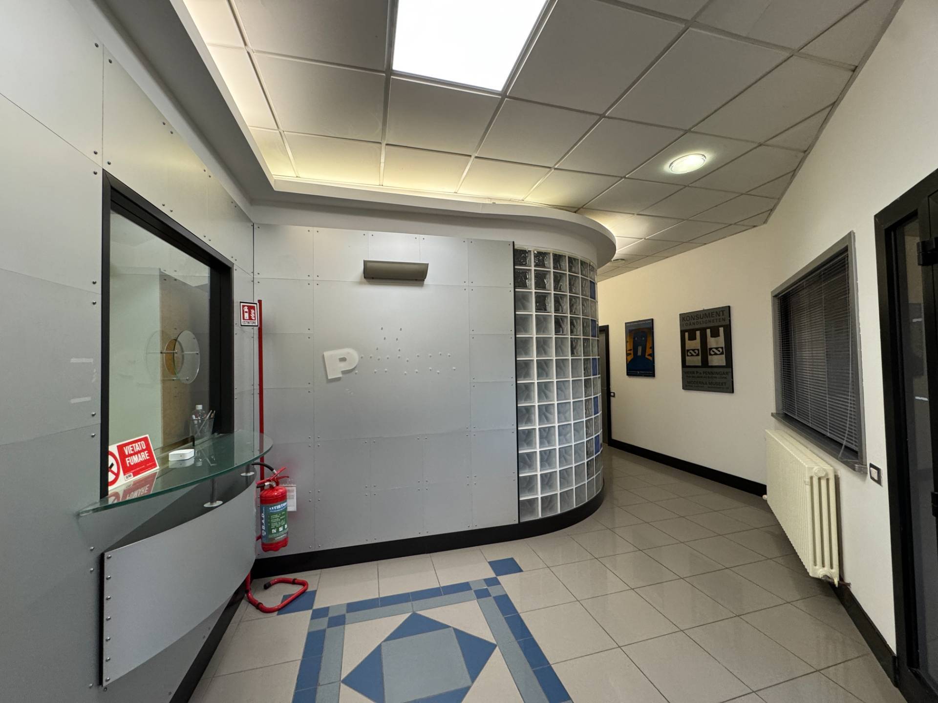 Locale commerciale - artigianale - uffici in vendita a Fermo, Campiglione