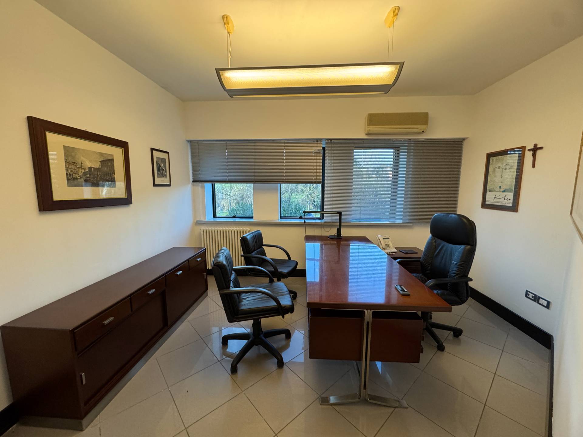 Locale commerciale - artigianale - uffici in vendita a Fermo, Campiglione