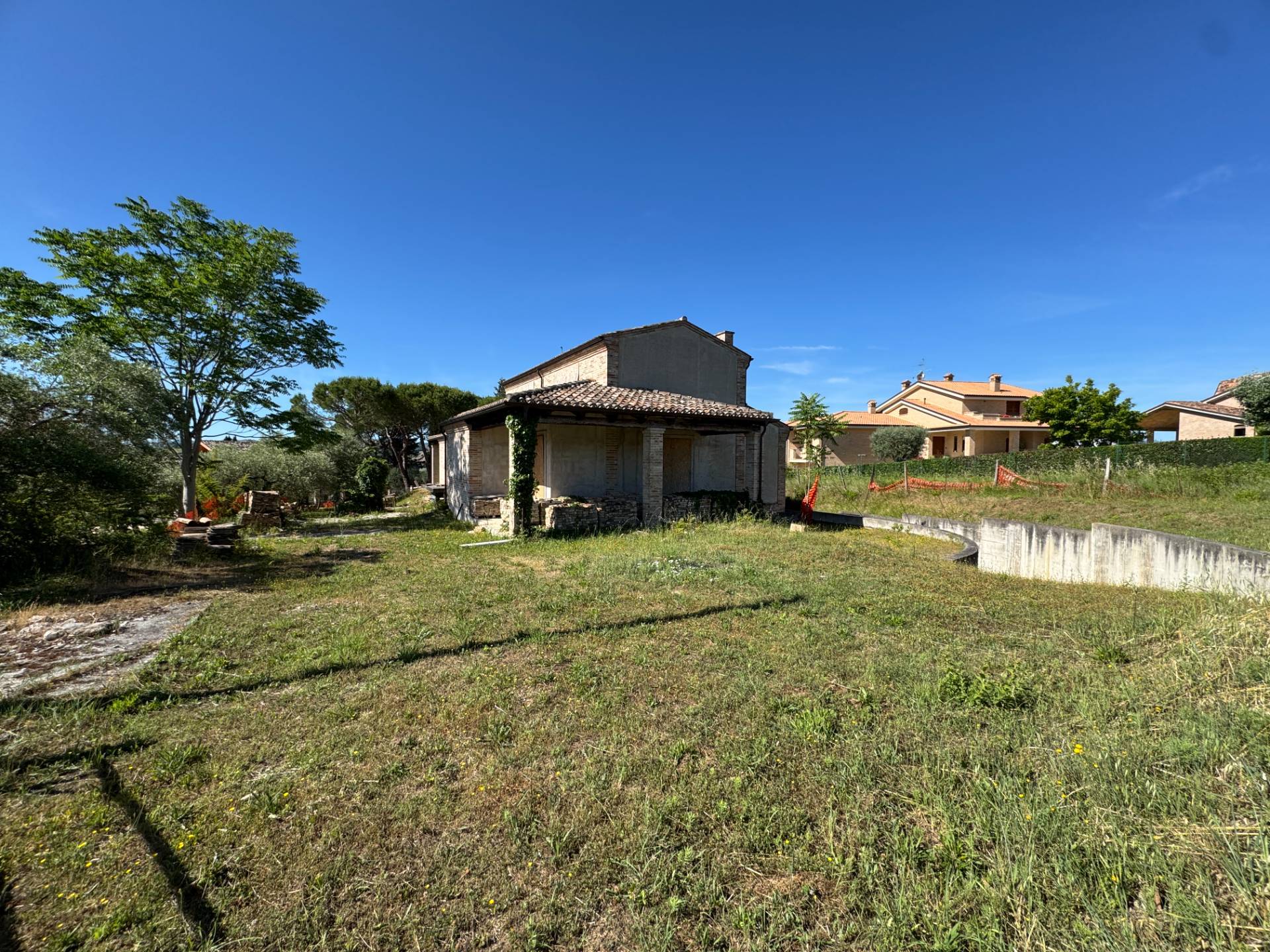 Villa con Giardino in vendita a Montegiorgio, Monteverde