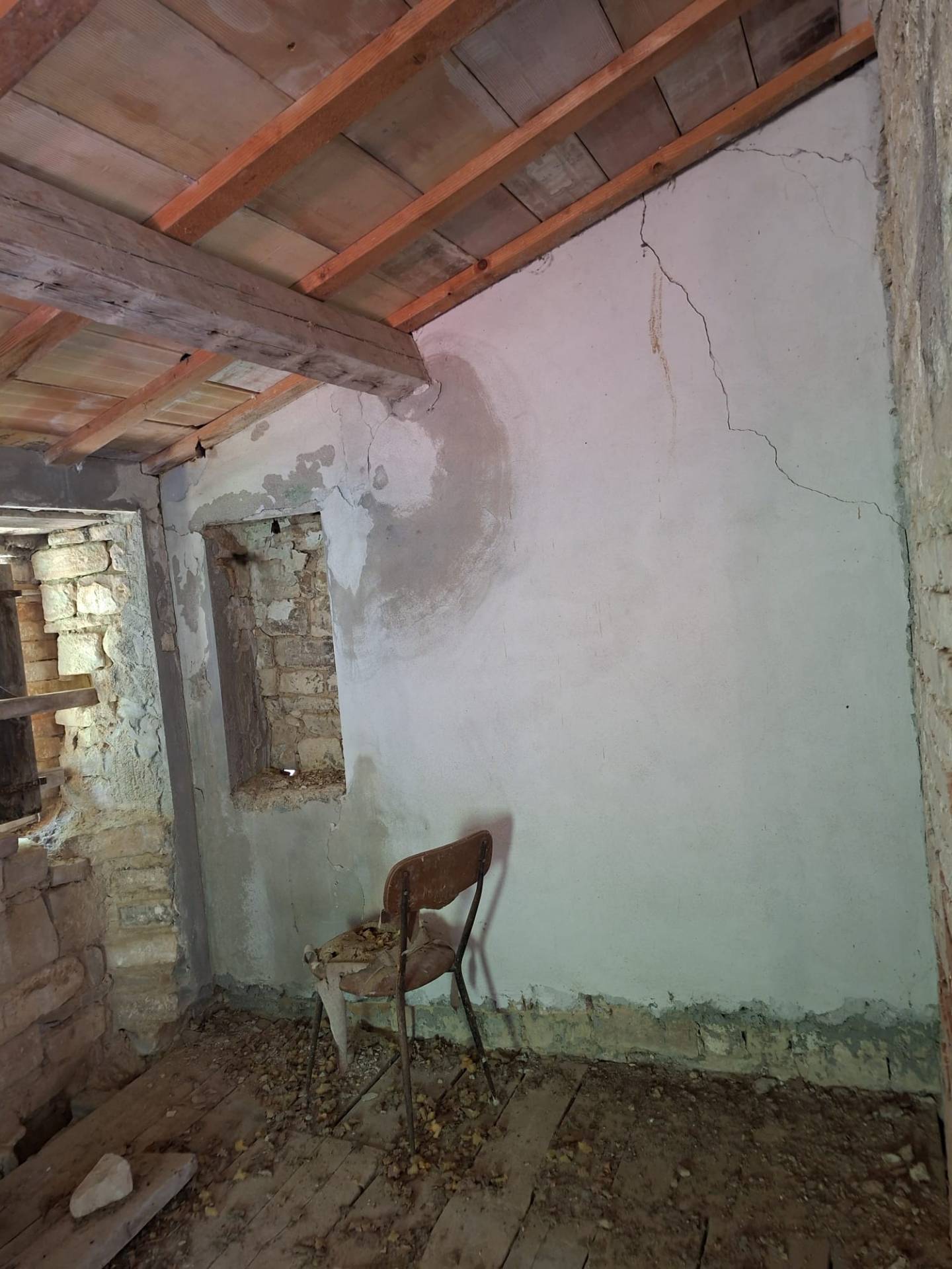 Rudere con terreno in vendita a Montelparo