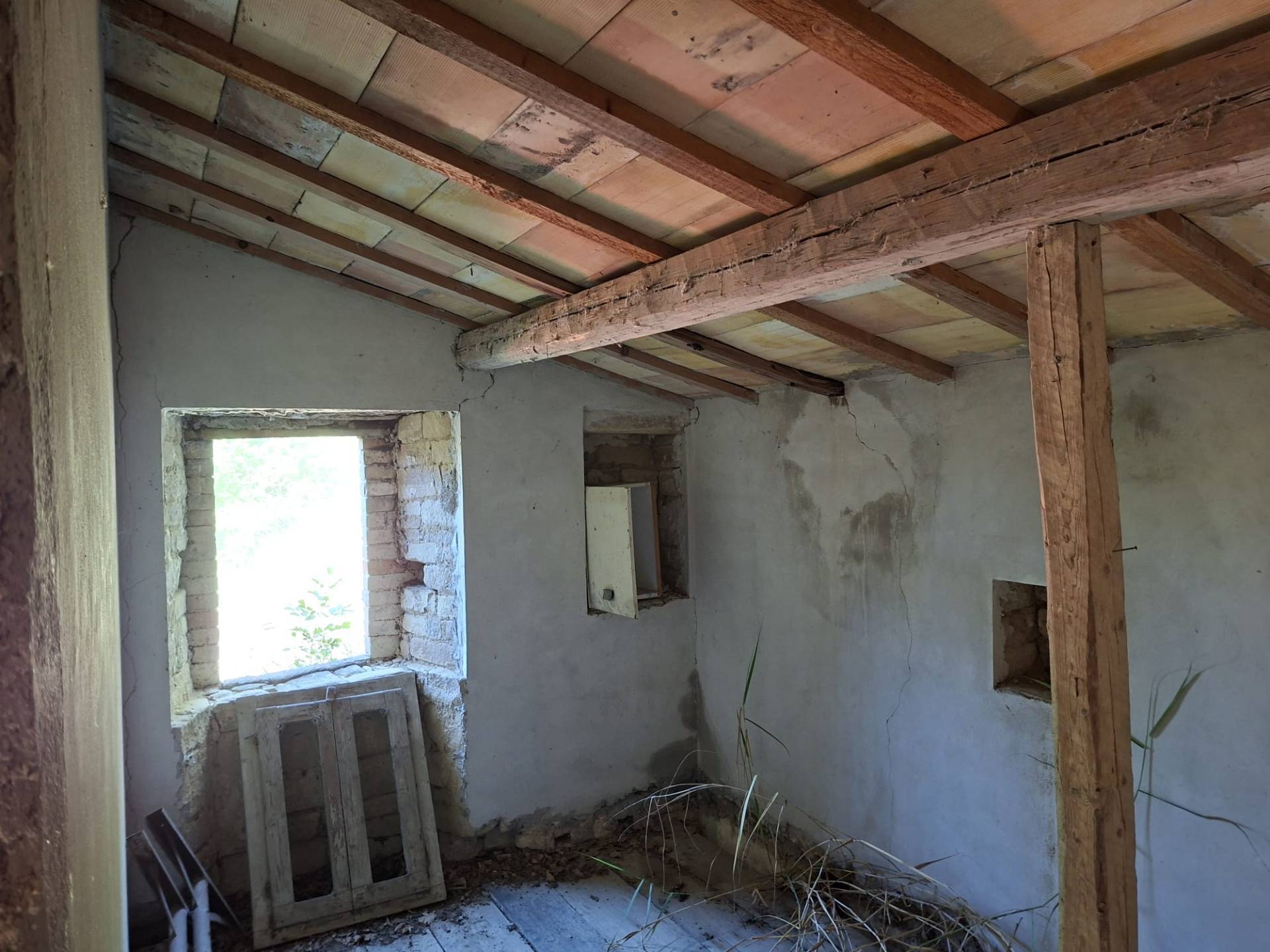 Rudere con terreno in vendita a Montelparo