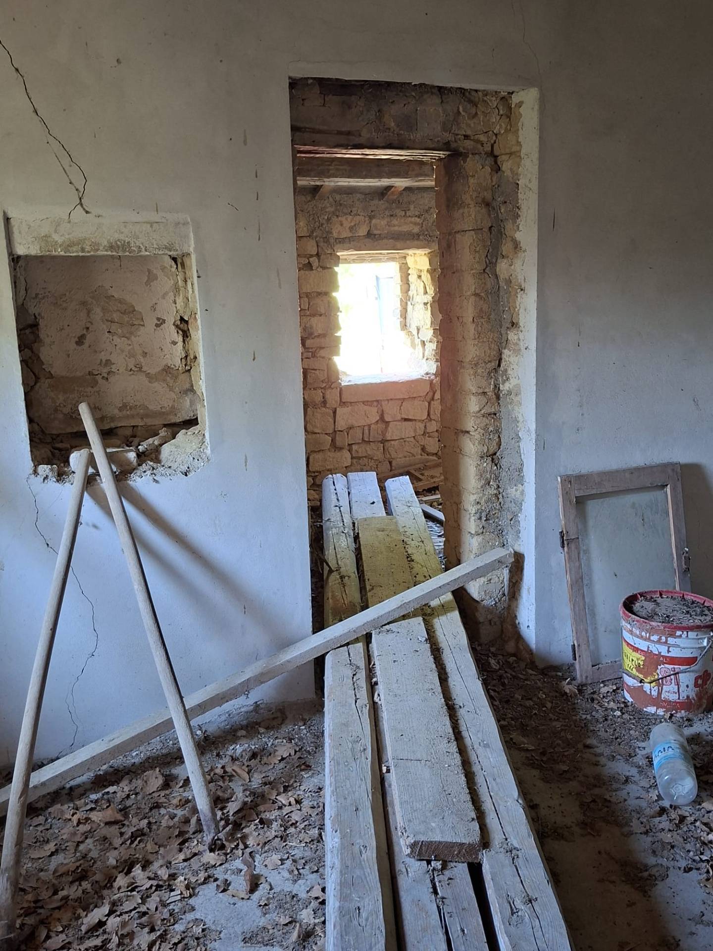 Rudere con terreno in vendita a Montelparo