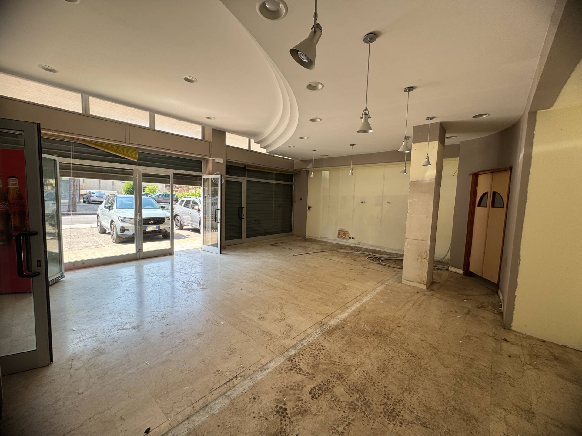 Locale commerciale - artigianale - uffici in vendita a Porto San Giorgio, Borgo F.lli Rosselli