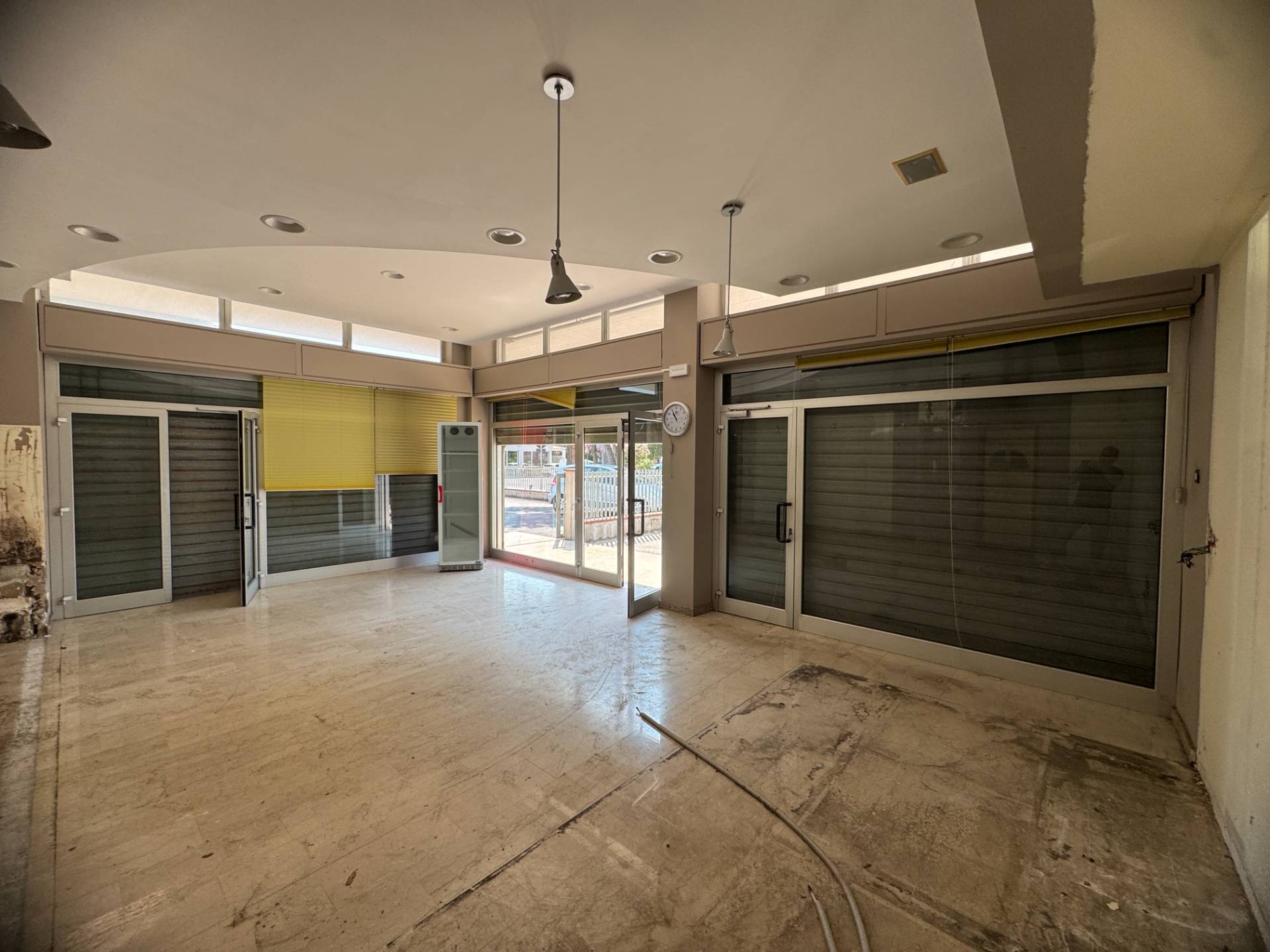 Locale commerciale - artigianale - uffici in vendita a Porto San Giorgio, Borgo F.lli Rosselli