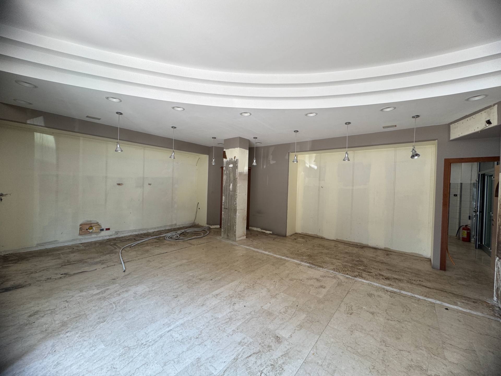 Locale commerciale - artigianale - uffici in vendita a Porto San Giorgio, Borgo F.lli Rosselli