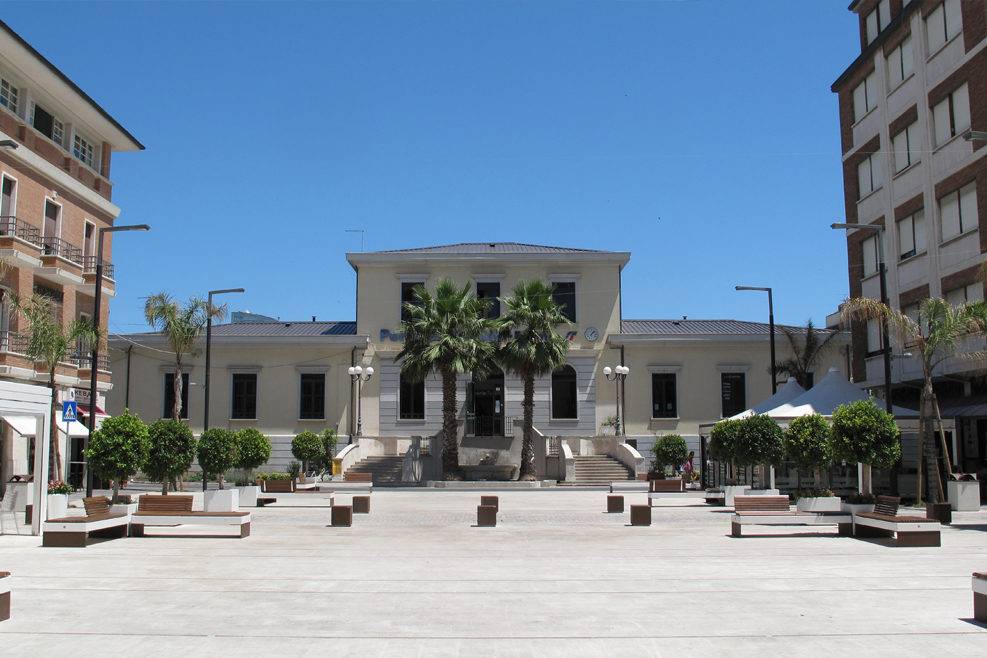 Rimessa in vendita a Porto San Giorgio, Centro