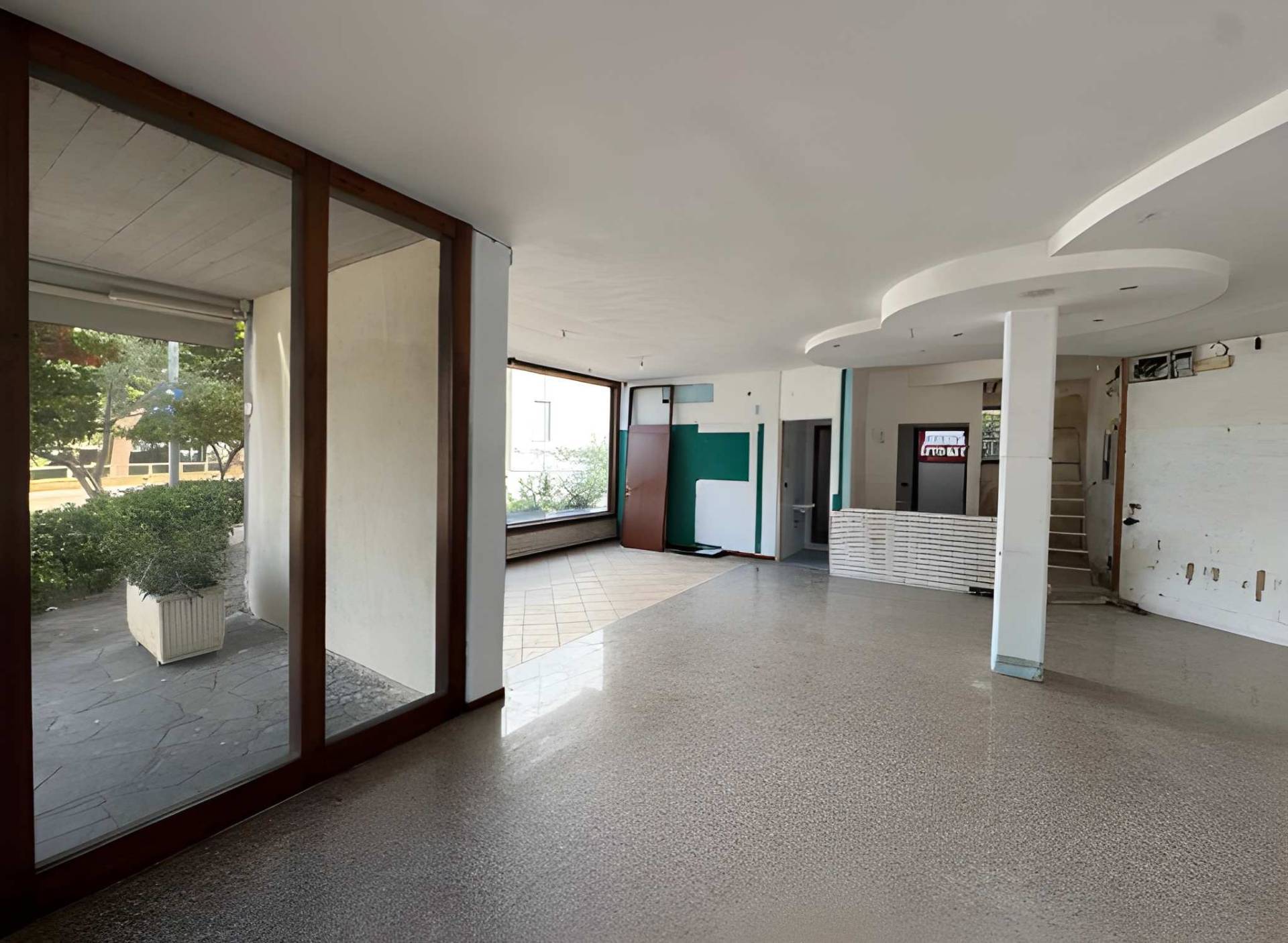 Locale commerciale - artigianale - uffici in vendita a Porto San Giorgio, Zona Sud