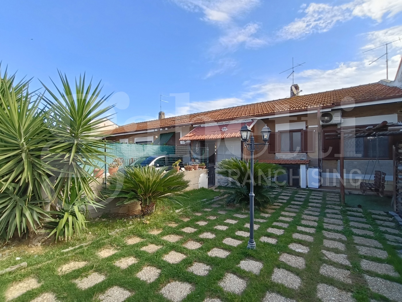 Villa con giardino a Ardea