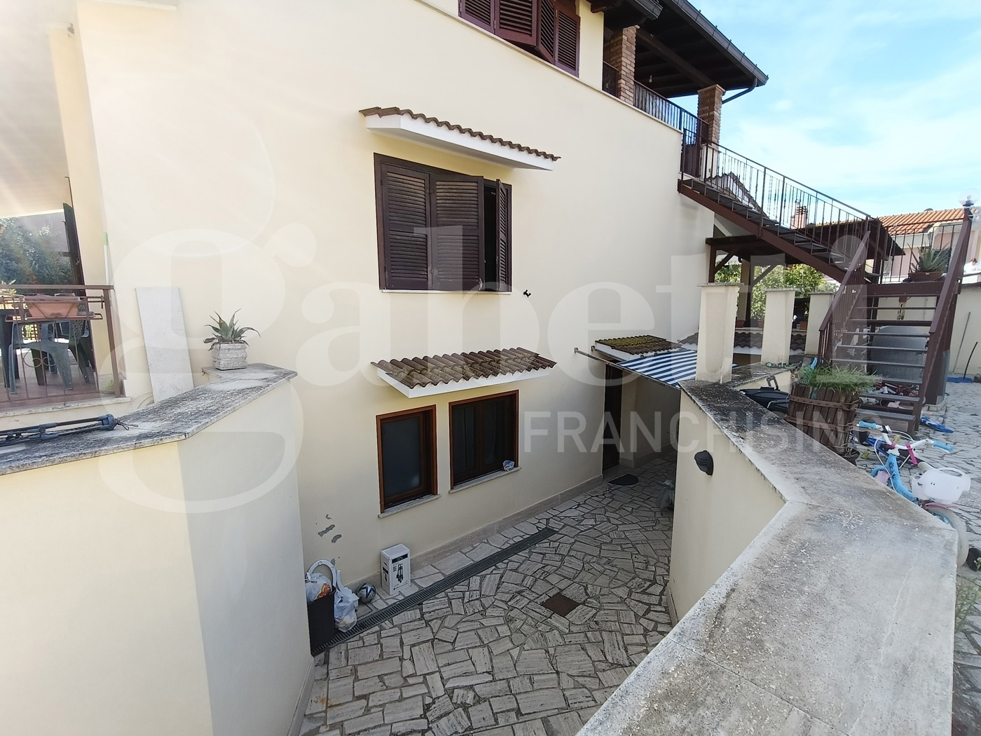 Quadrilocale con box a Anzio