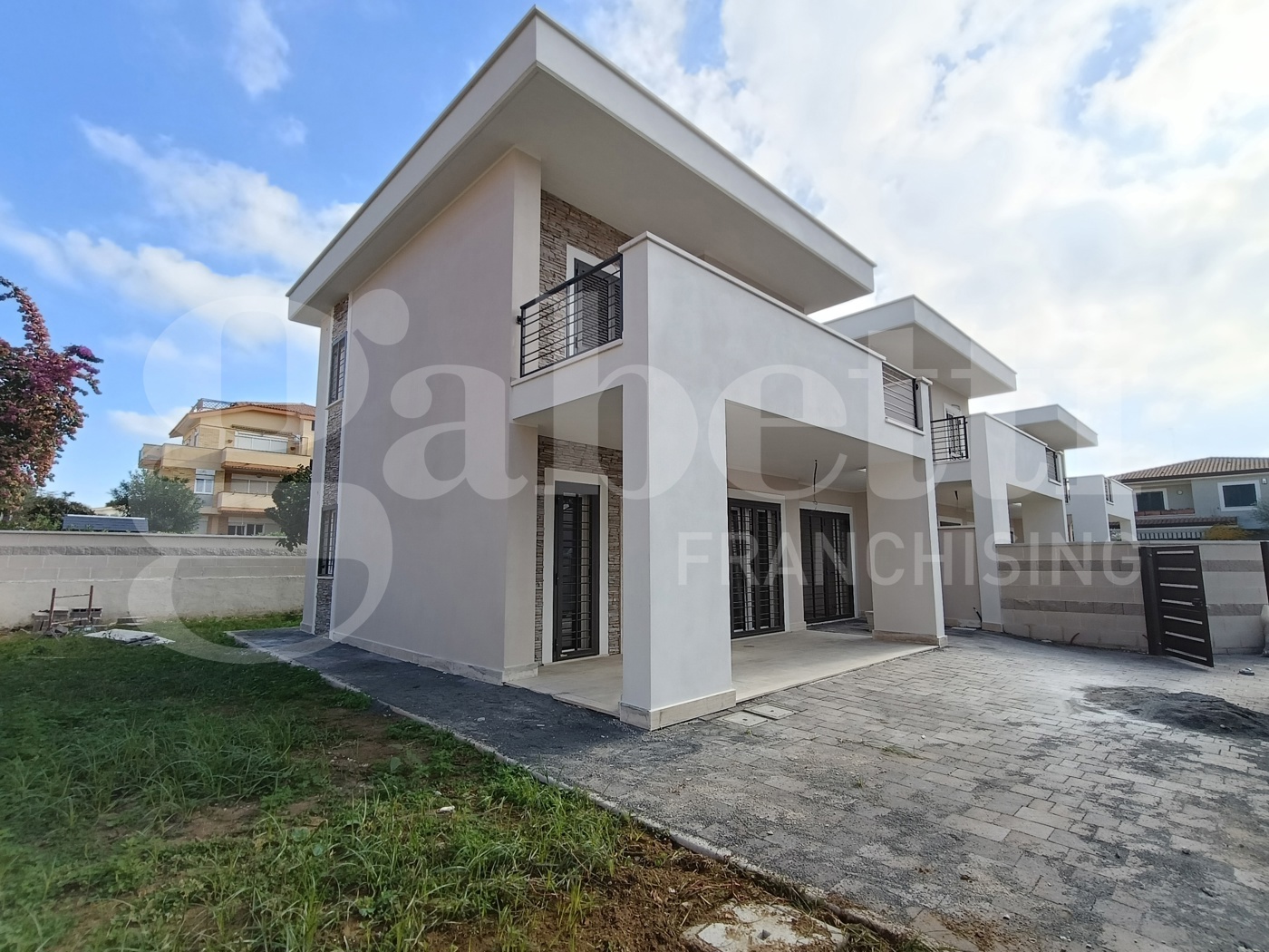 Villa con giardino a Anzio