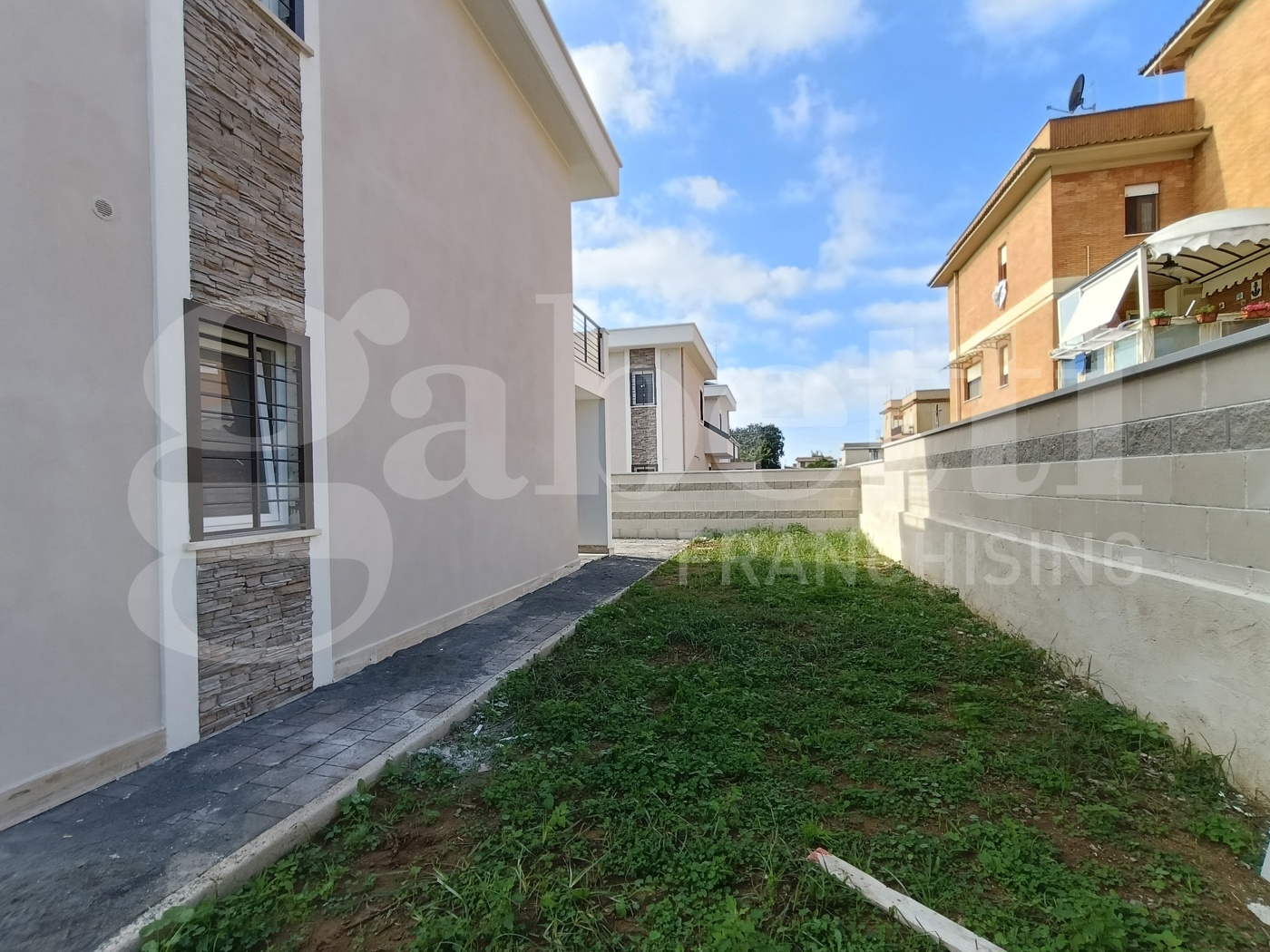 Villa con giardino a Anzio