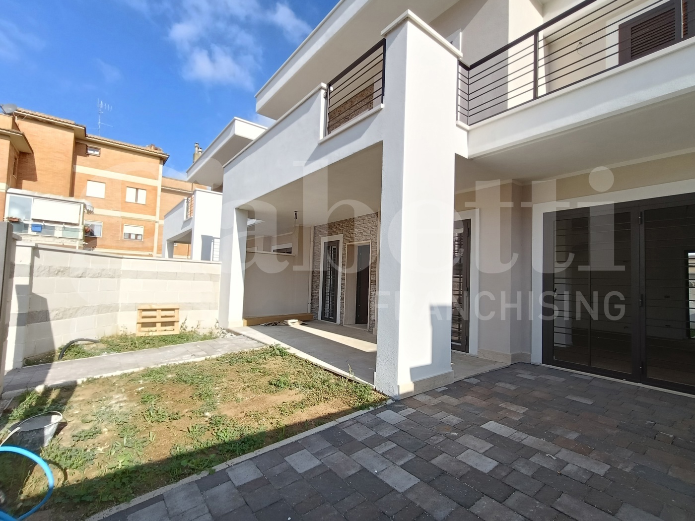 Villa con giardino a Anzio