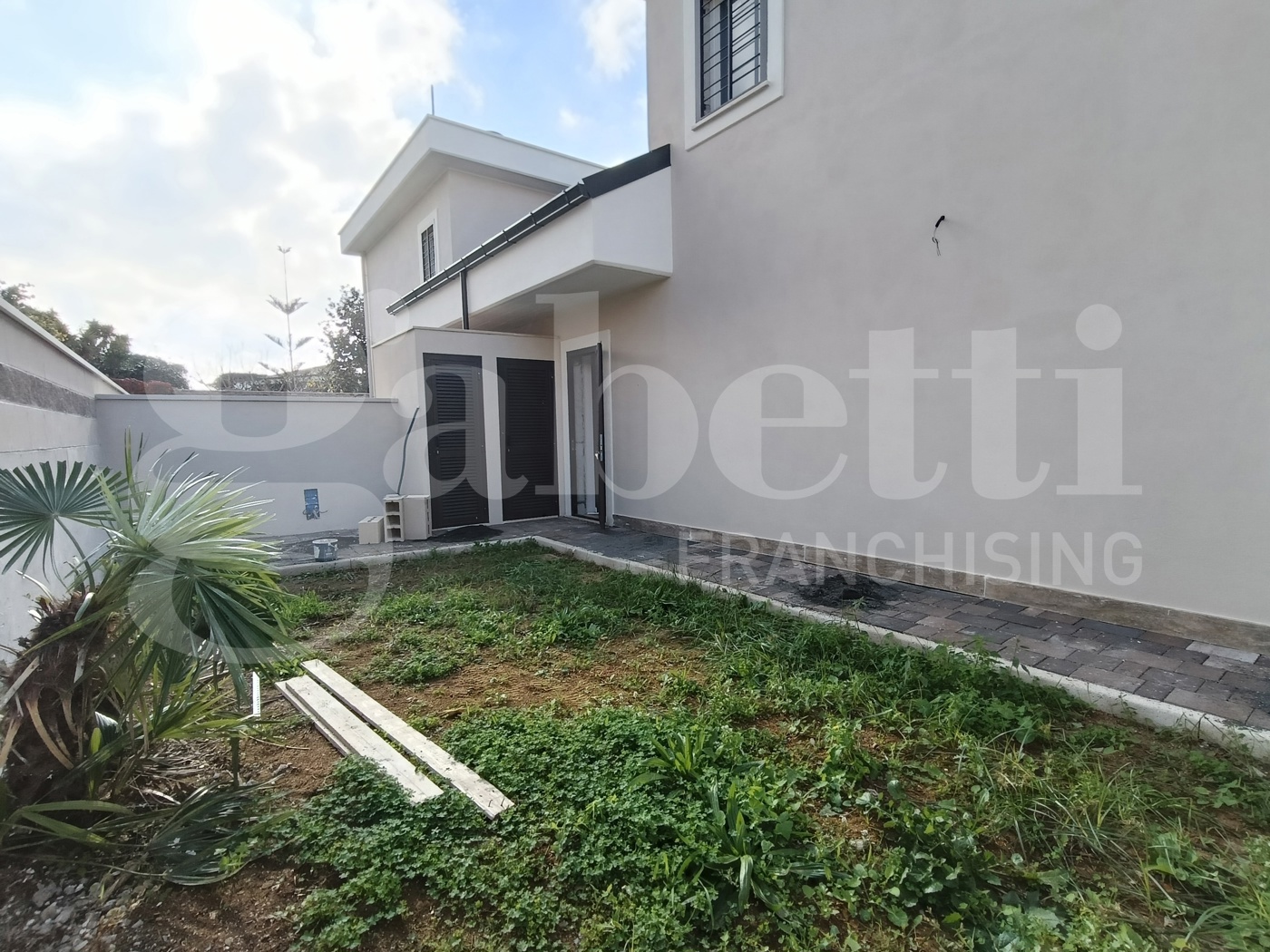 Villa con giardino a Anzio