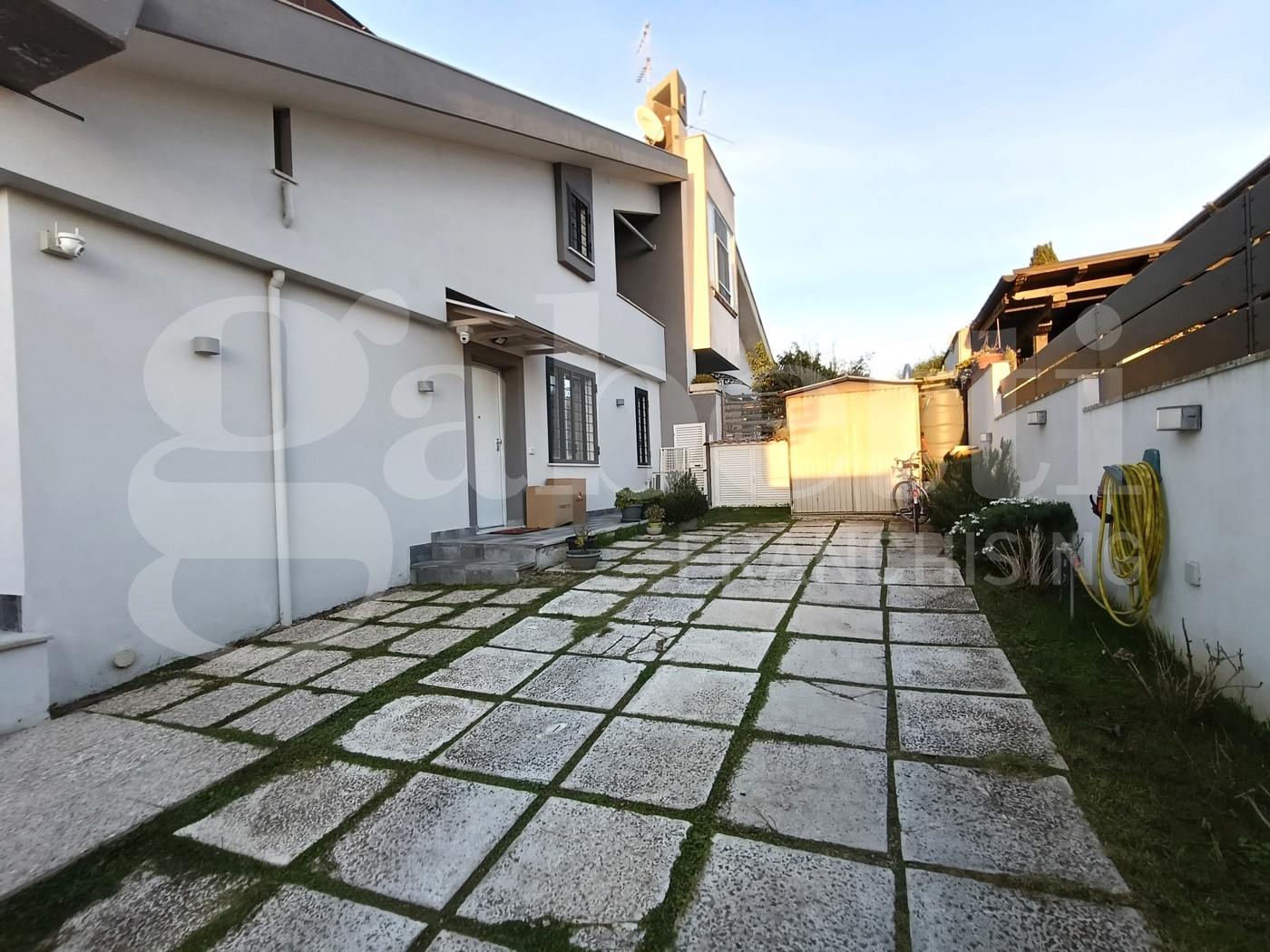 Villa con giardino a Anzio