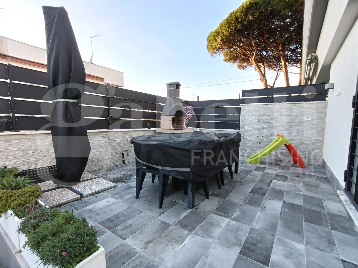 Villa con giardino a Anzio