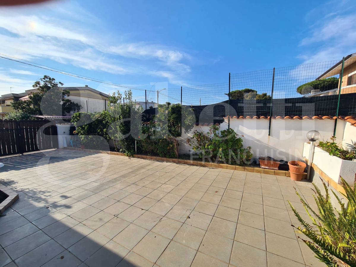 Trilocale con giardino a Anzio