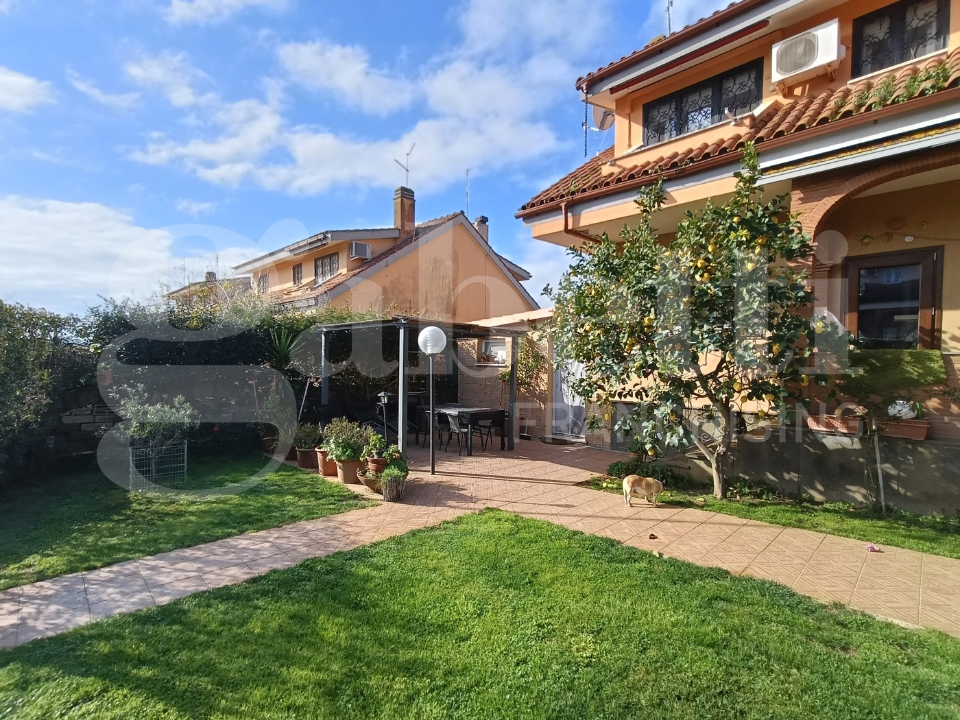 Villa Bifamiliare con giardino a Ardea