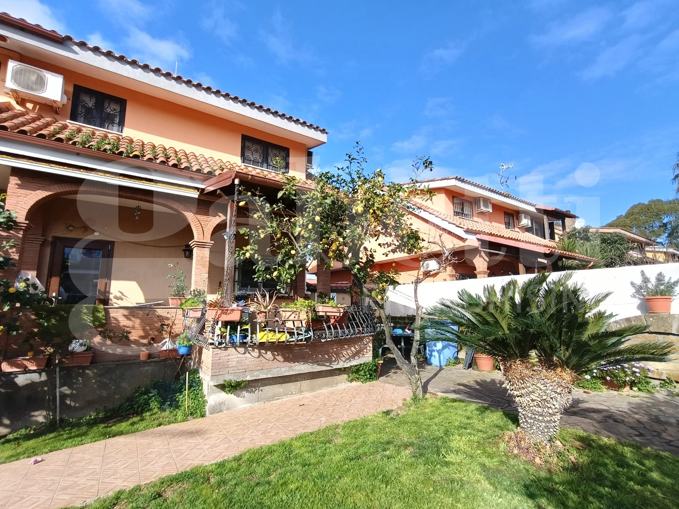 Villa Bifamiliare con giardino a Ardea