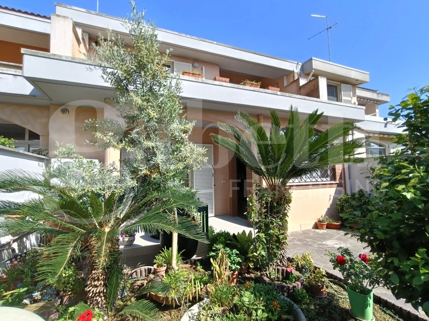 Villa con giardino a Anzio