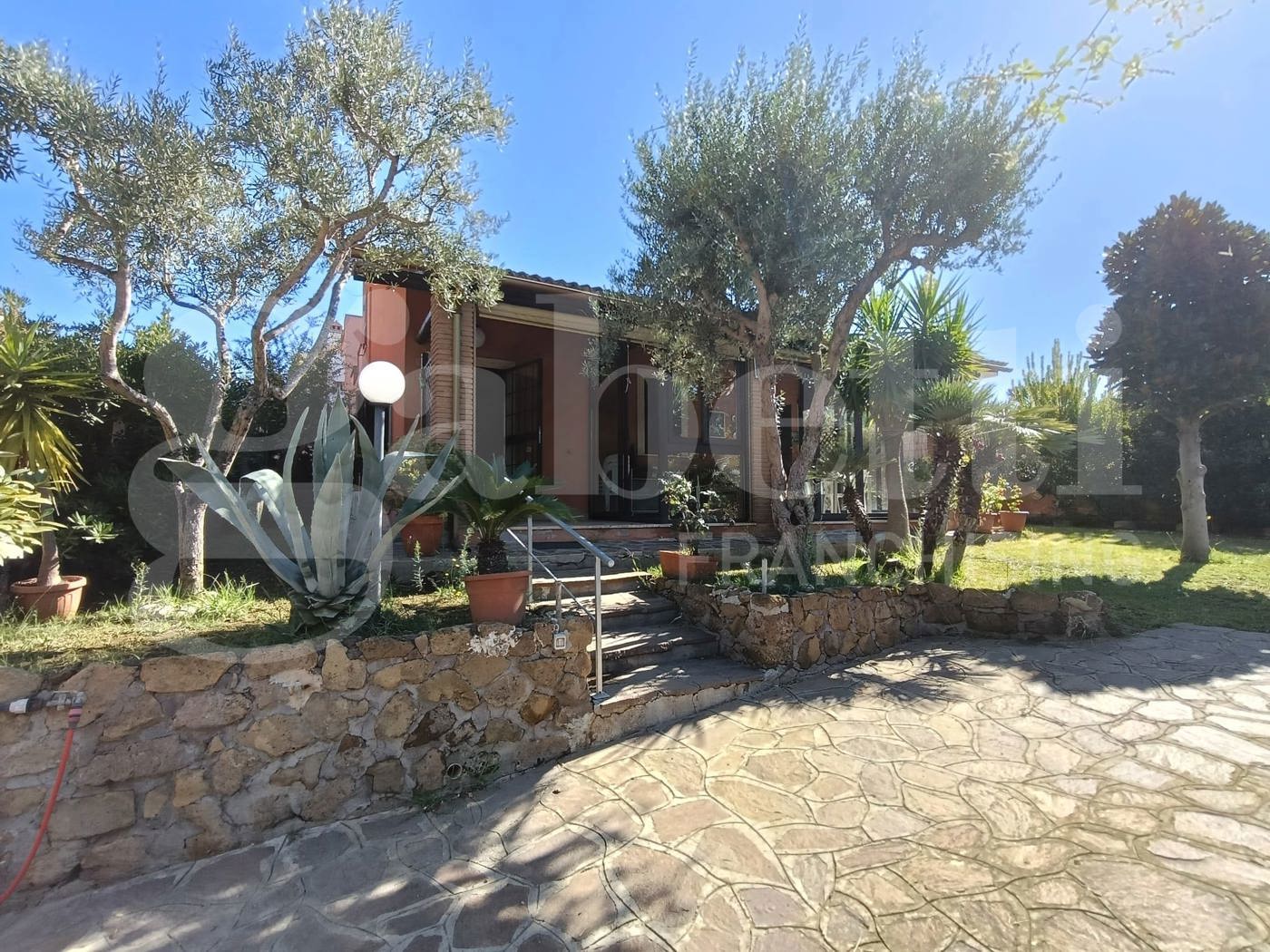 Villa con giardino a Anzio