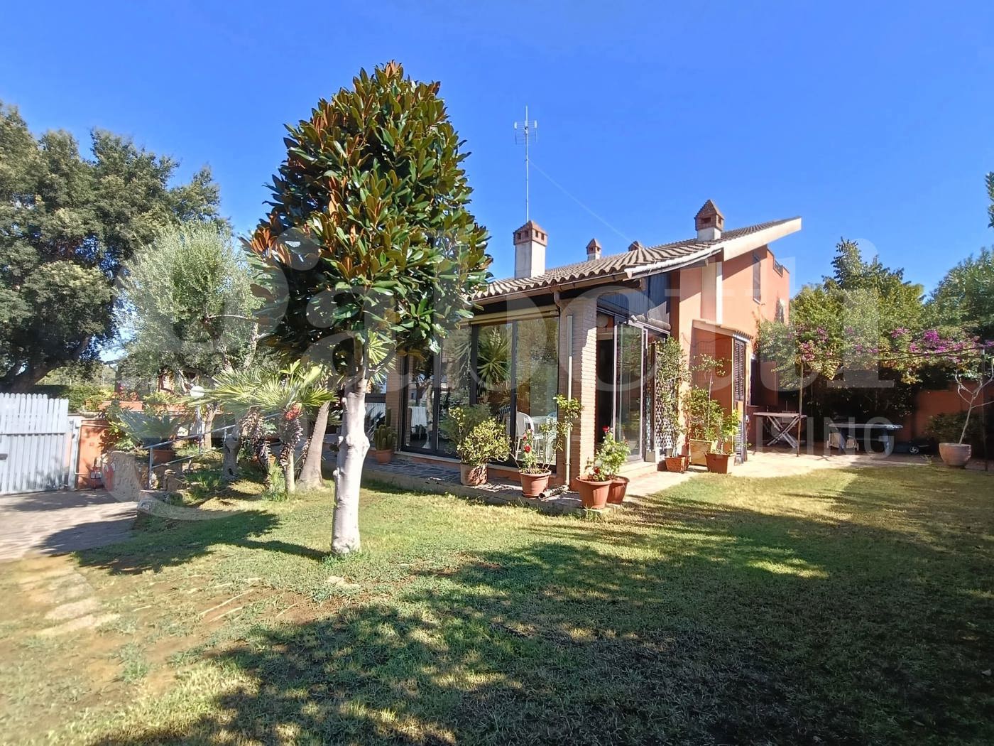 Villa con giardino a Anzio