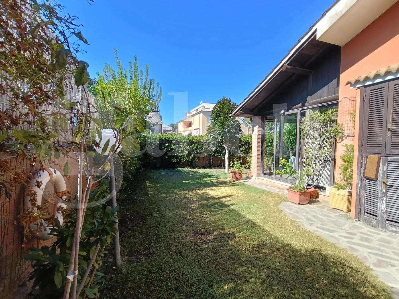 Villa con giardino a Anzio