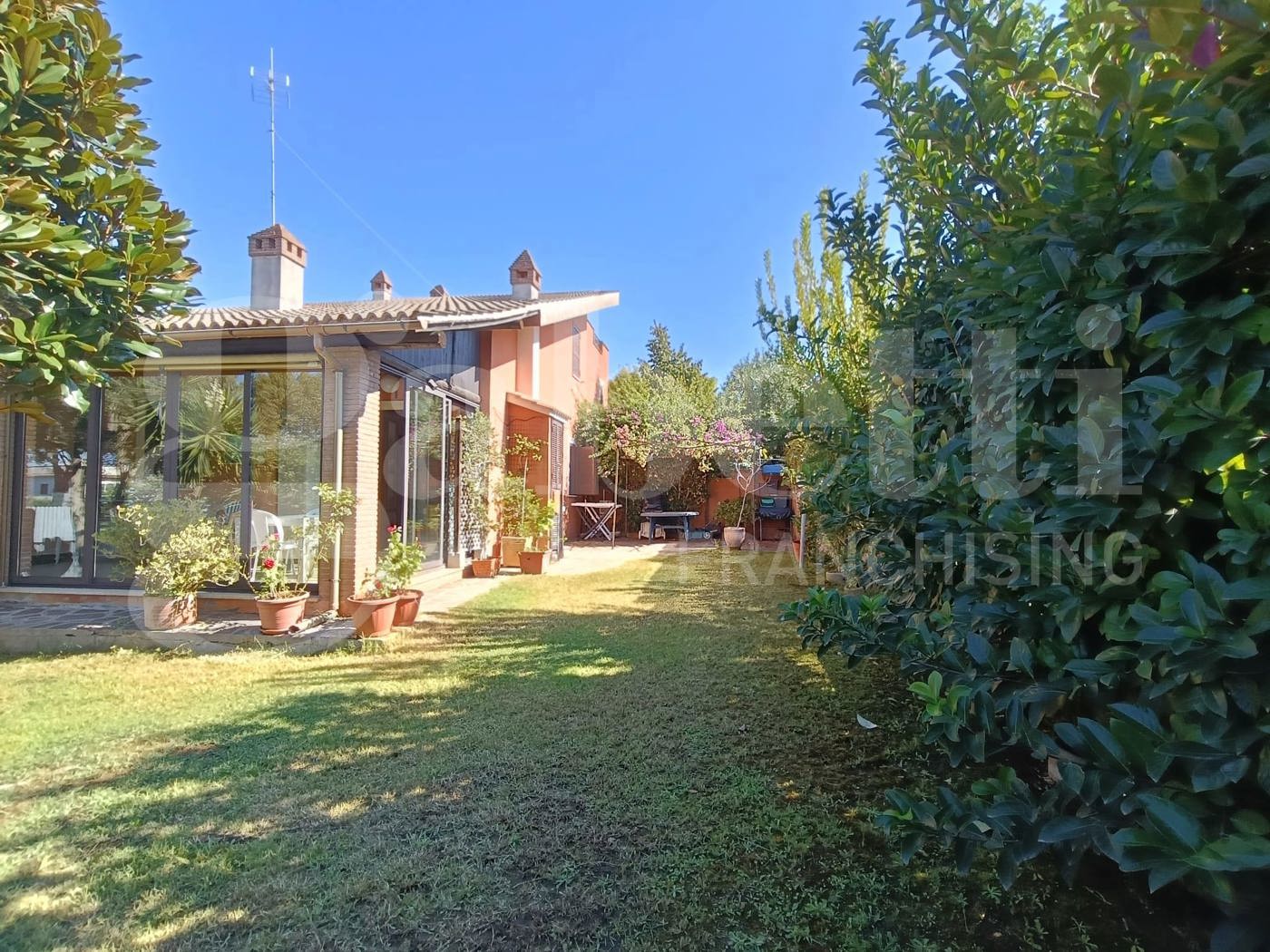 Villa con giardino a Anzio