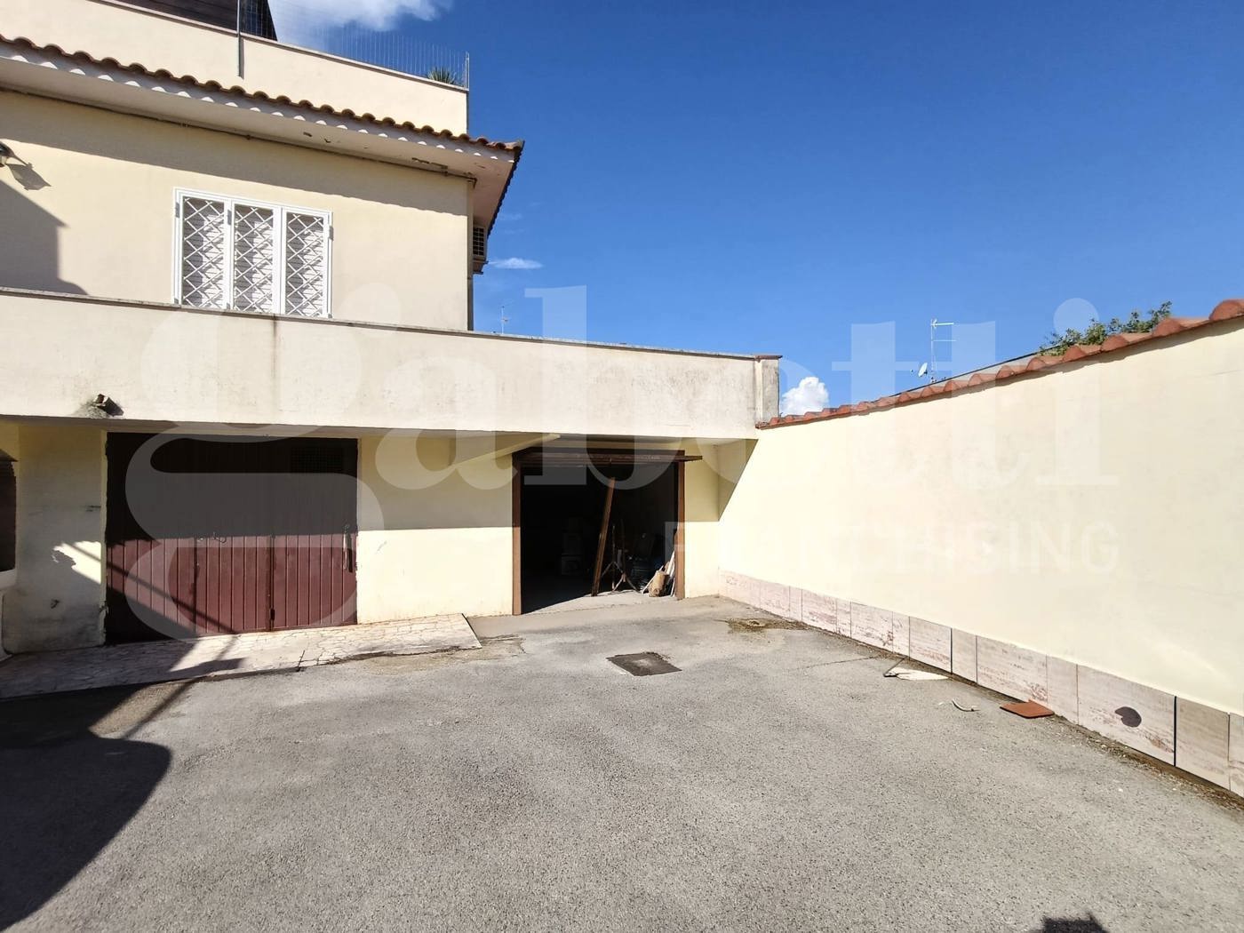 Box/Garage 51mq in vendita a Anzio