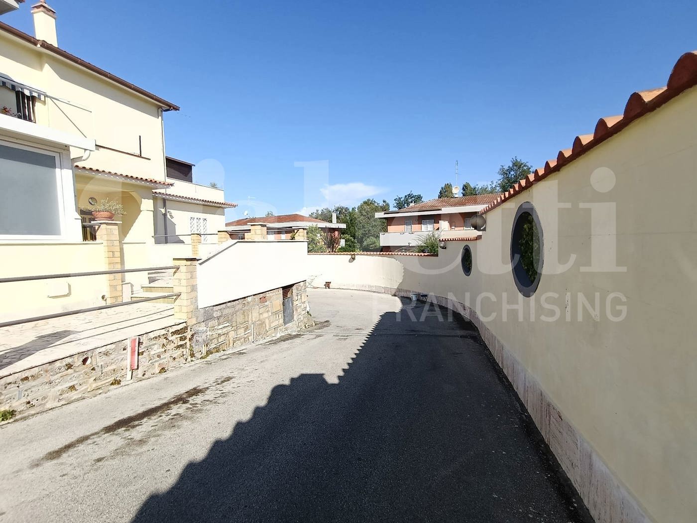 Box/Garage 51mq in vendita a Anzio