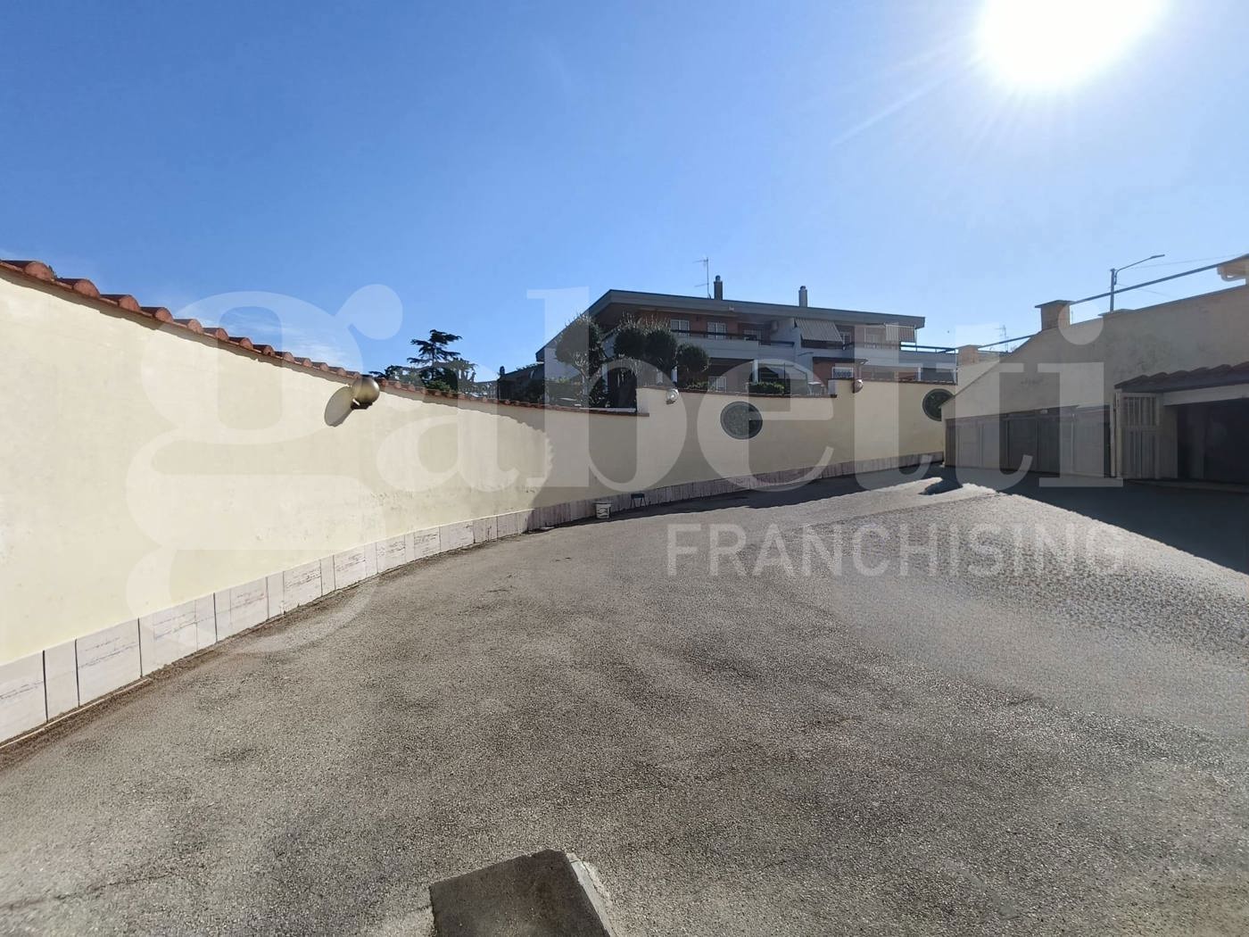Box/Garage 51mq in vendita a Anzio