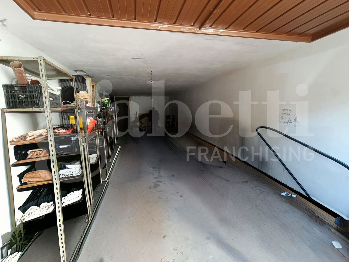 Box/Garage 51mq in vendita a Anzio
