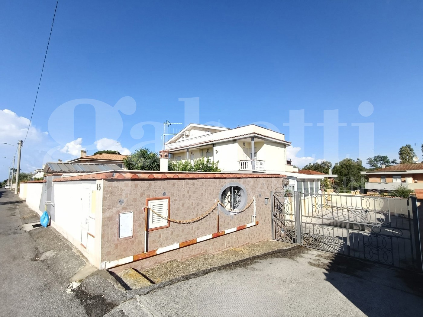 Box/Garage 51mq in vendita a Anzio