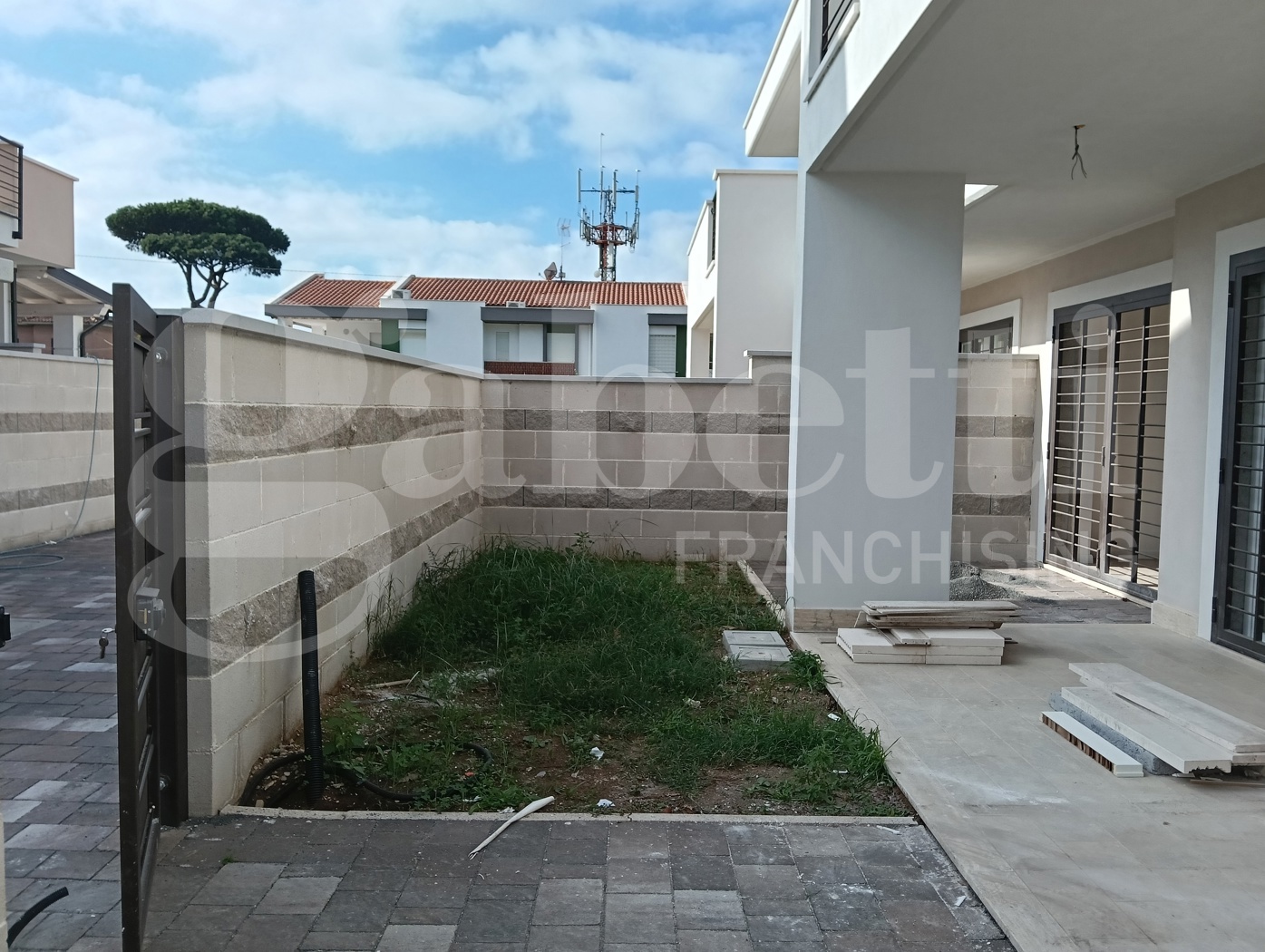 Villa Bifamiliare con giardino a Anzio