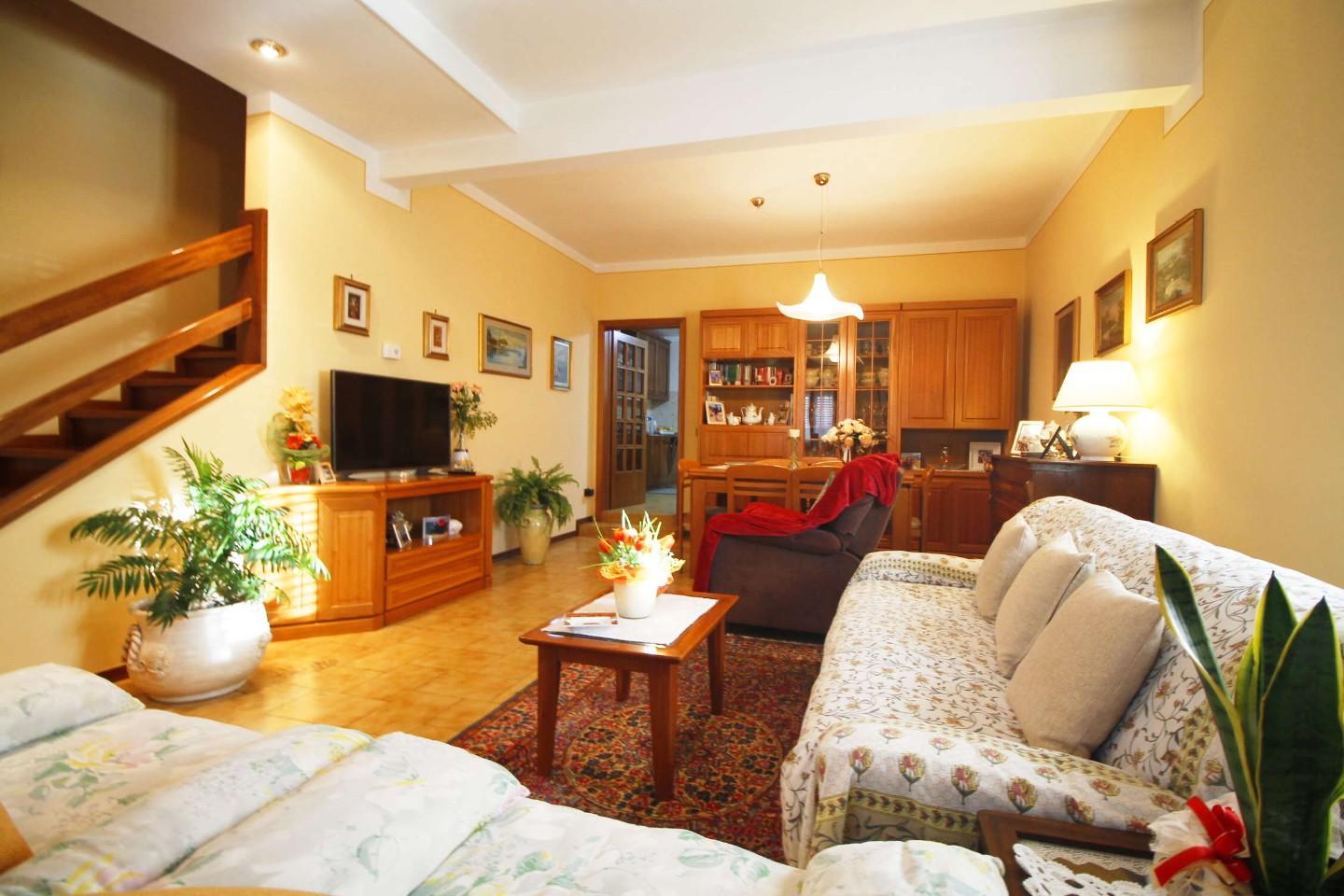 Villa Bifamiliare con giardino a Lamporecchio