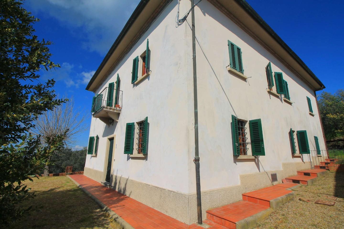 Rustico con giardino a Capraia e Limite