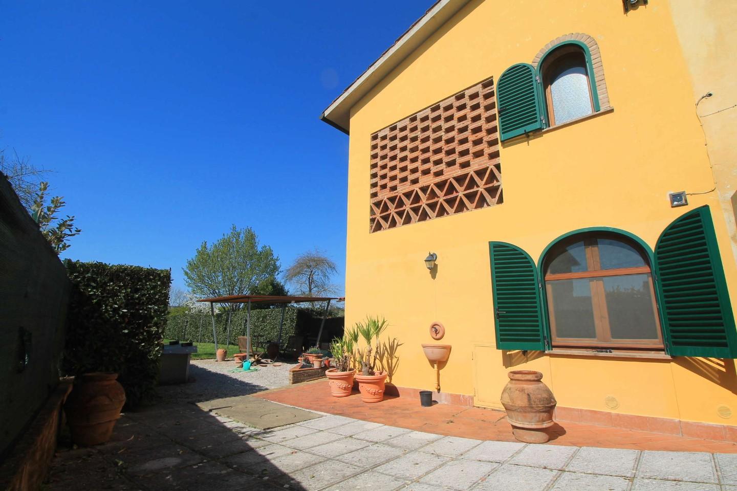 Rustico con giardino a Empoli