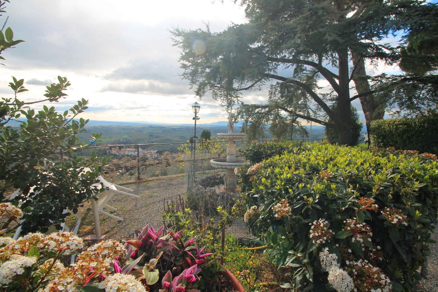 Rustico con giardino a Vinci