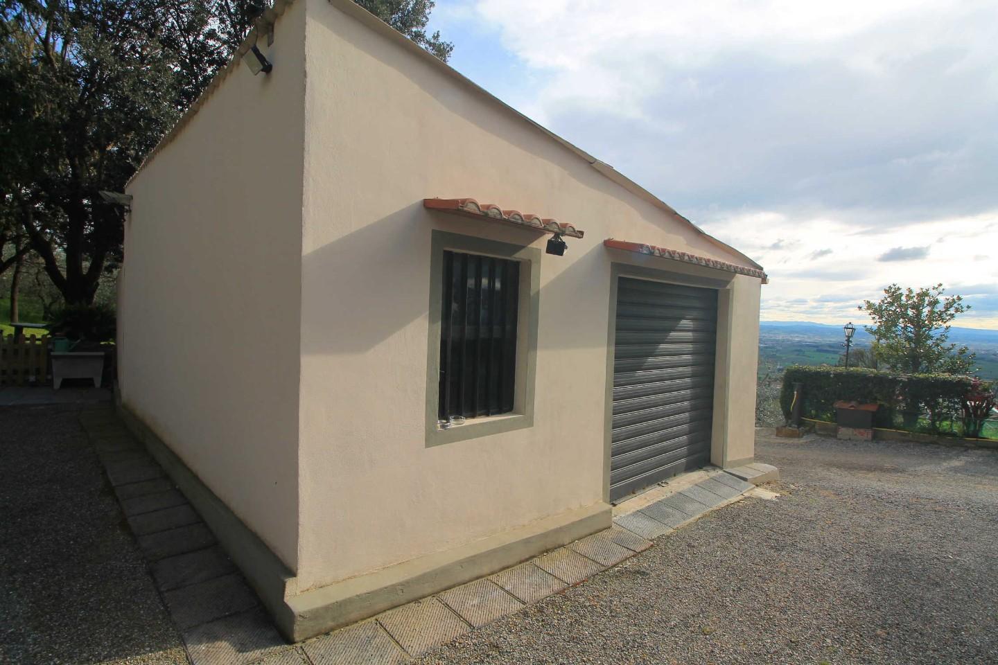 Rustico con giardino a Vinci
