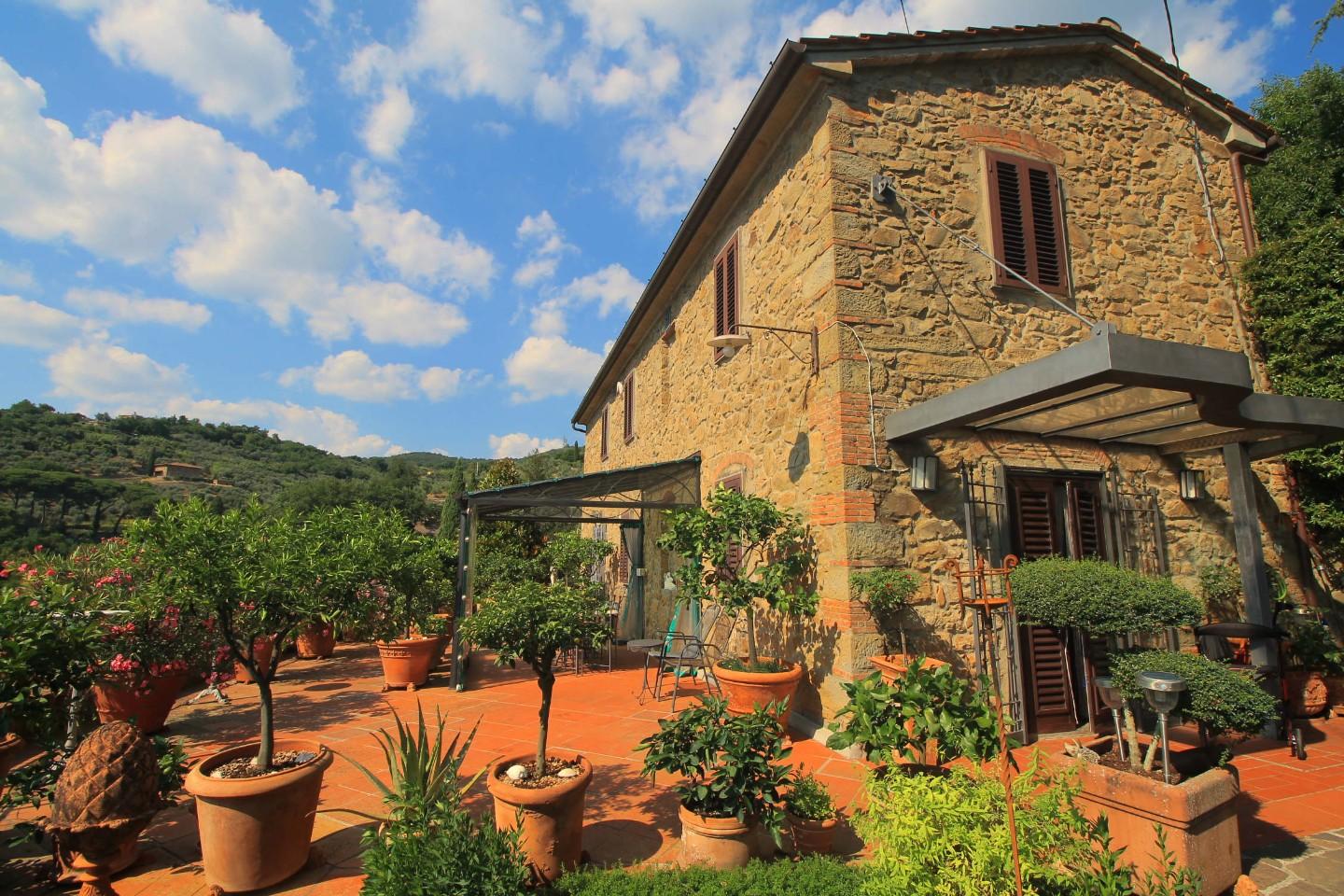 Rustico con giardino a Vinci