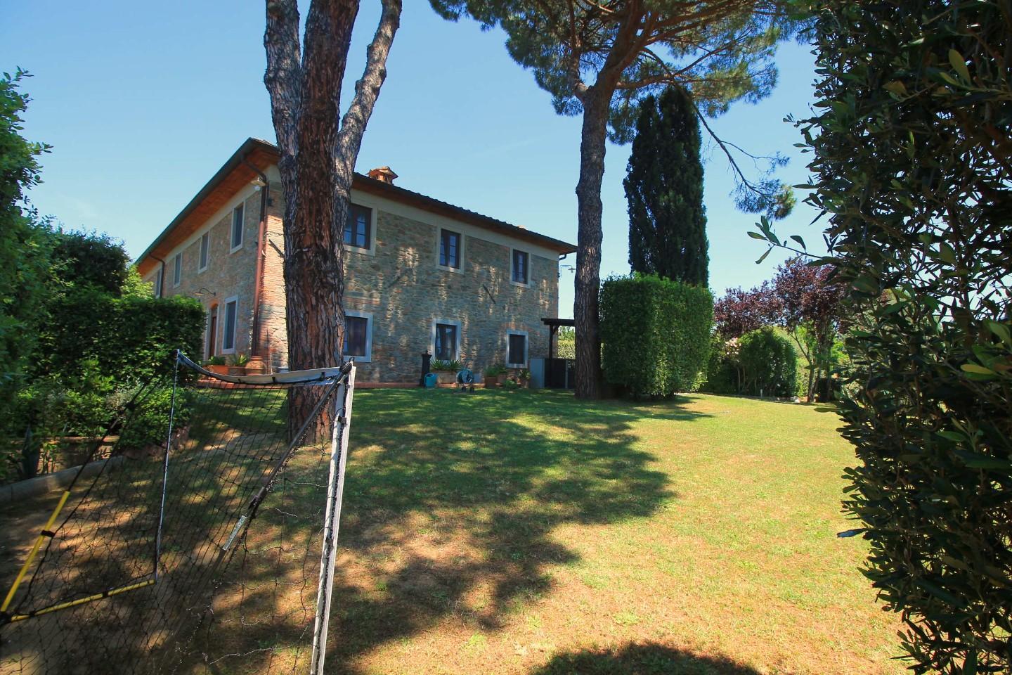 Rustico con giardino a Vinci
