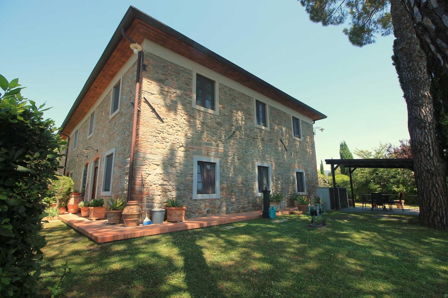 Rustico con giardino a Vinci