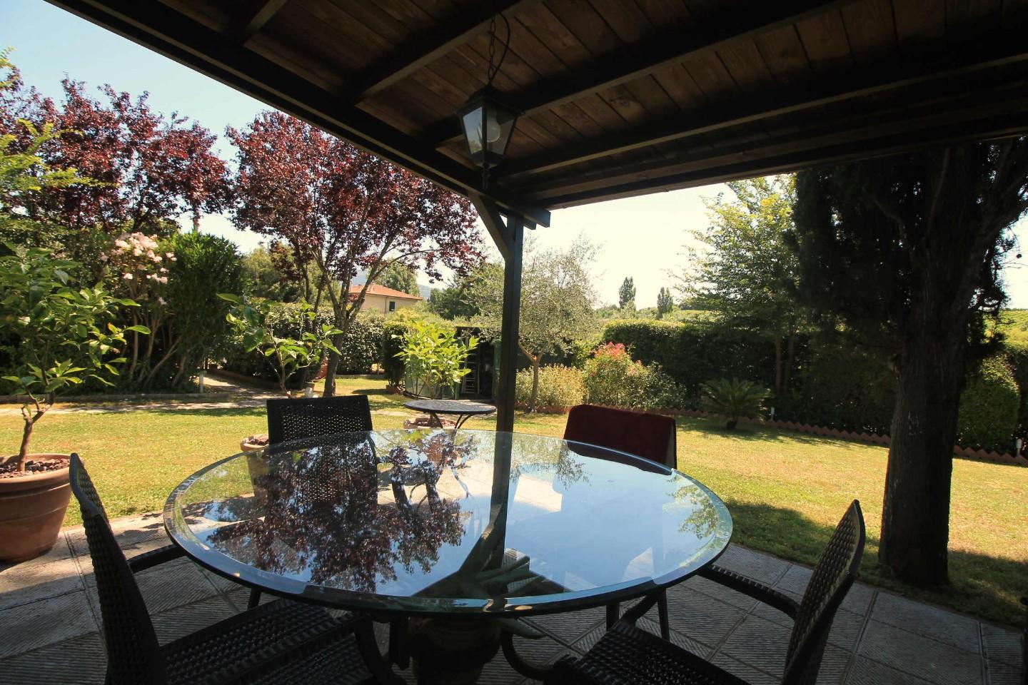 Rustico con giardino a Vinci