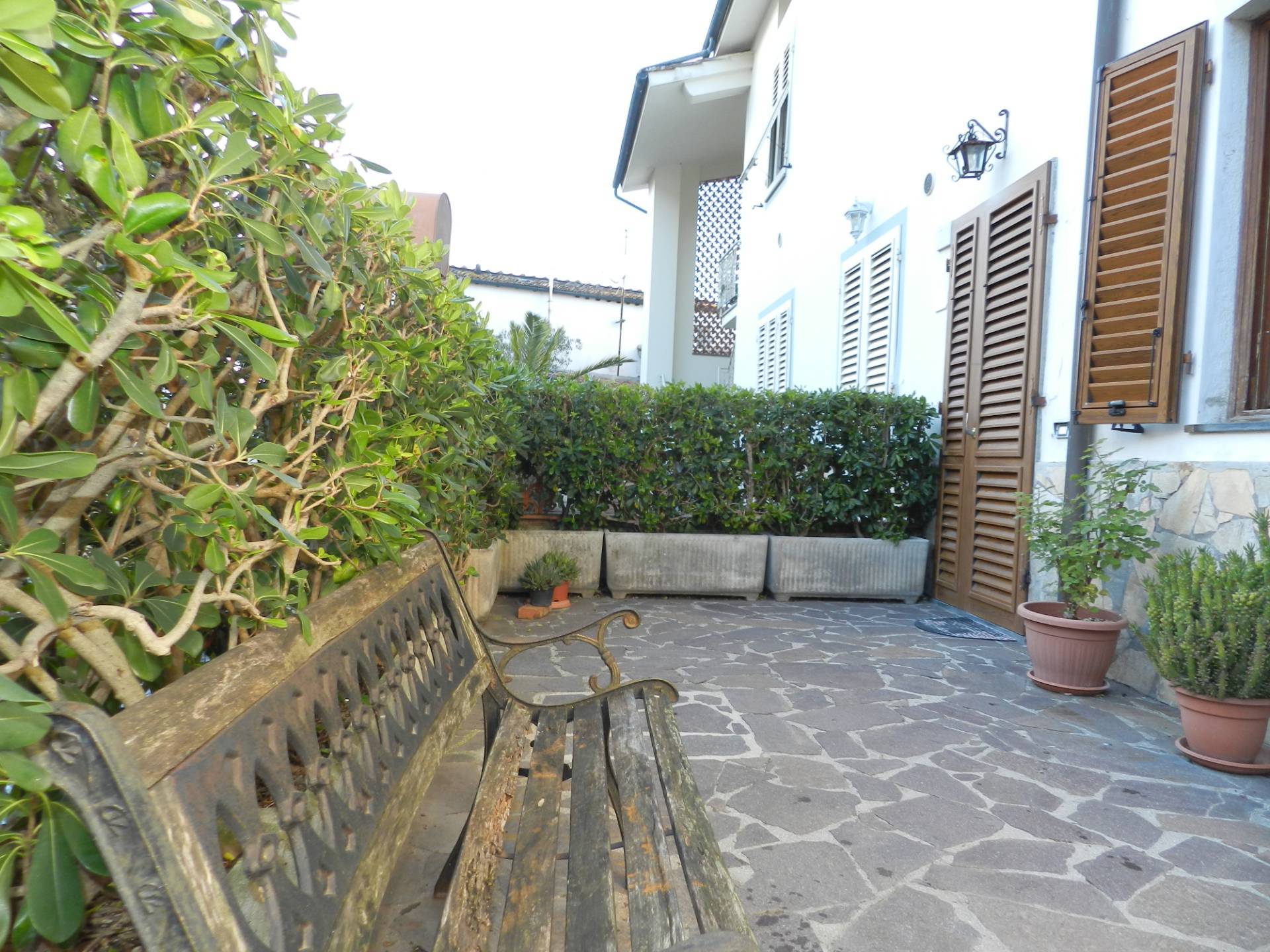 CASA DI CORTE in vendita a Lucca, Meati