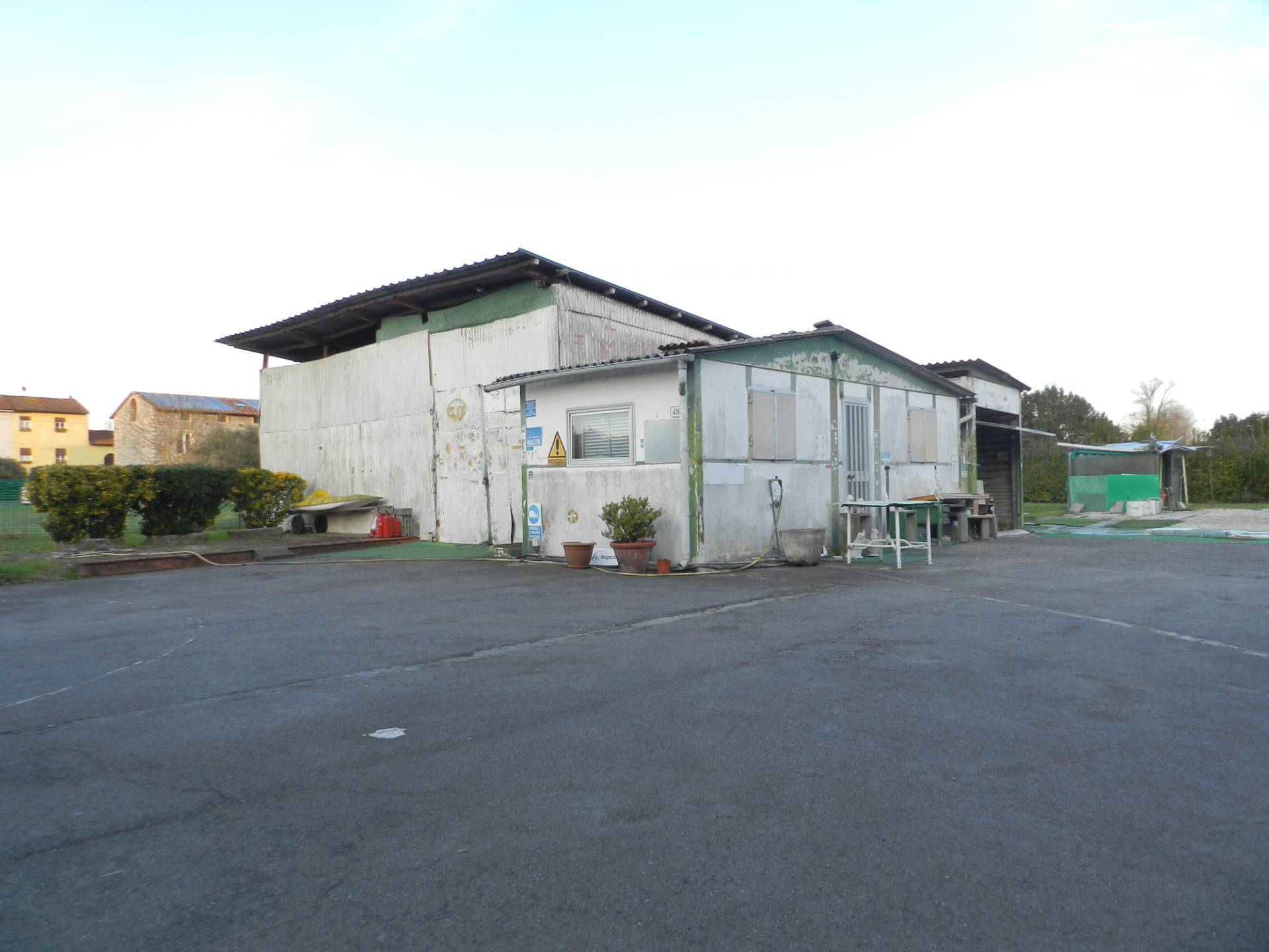 Deposito in vendita a Lucca, Sant'Anna